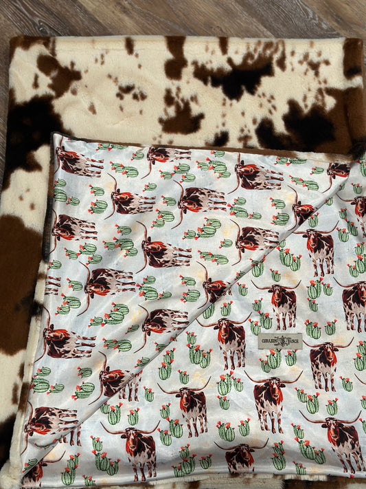 Long Horn with Cowhide Blanket
